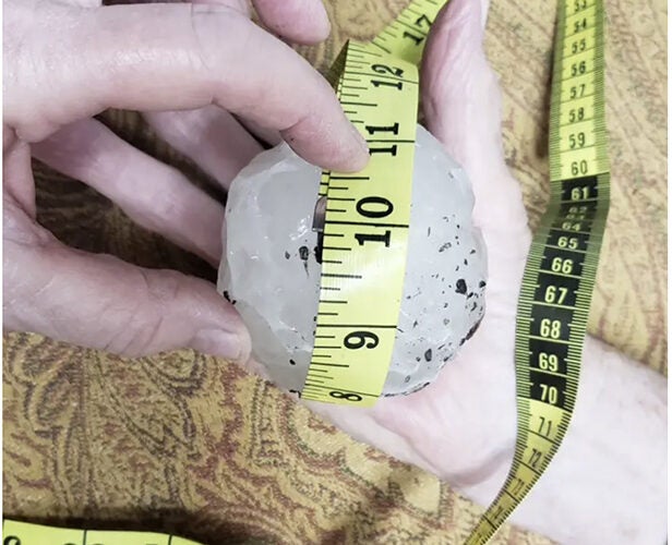 Hailstones batter Leakey-Rio Frio